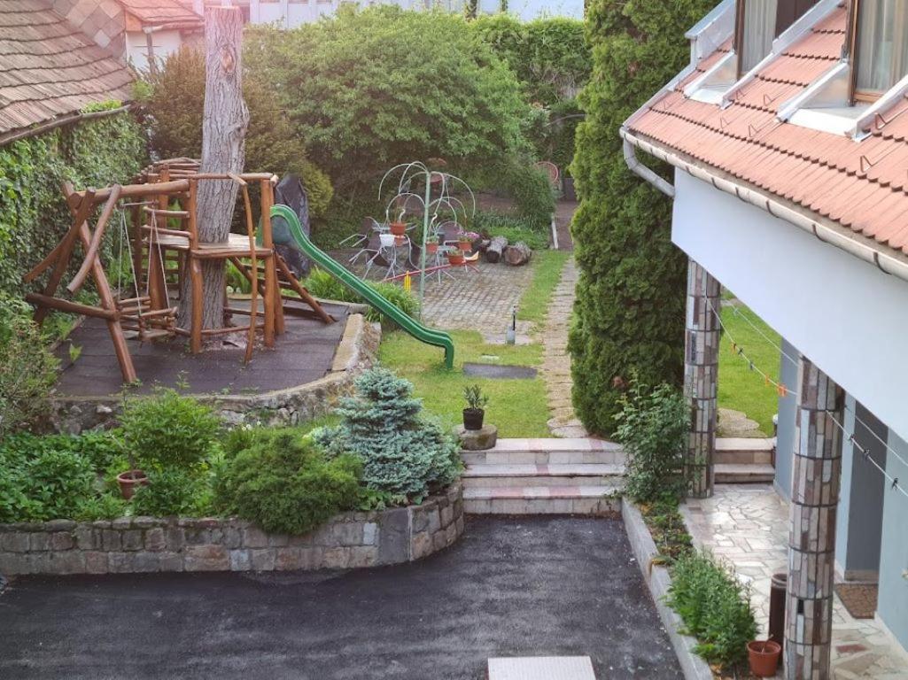 Szekely Vendeghaz Hotel เอสแตร์กอม ภายนอก รูปภาพ